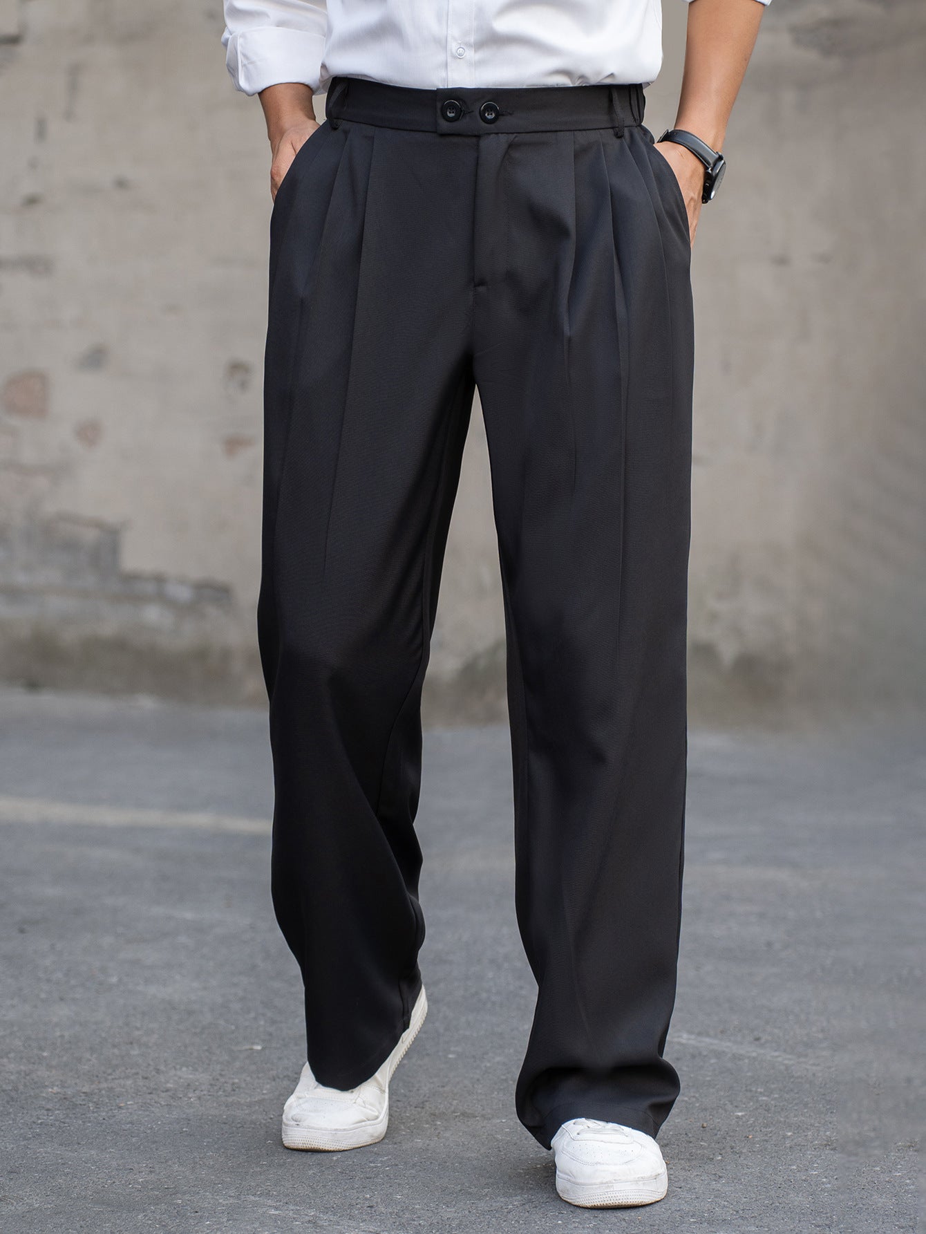 Pantalon décontracté pour homme à la coupe souple et fluide.
