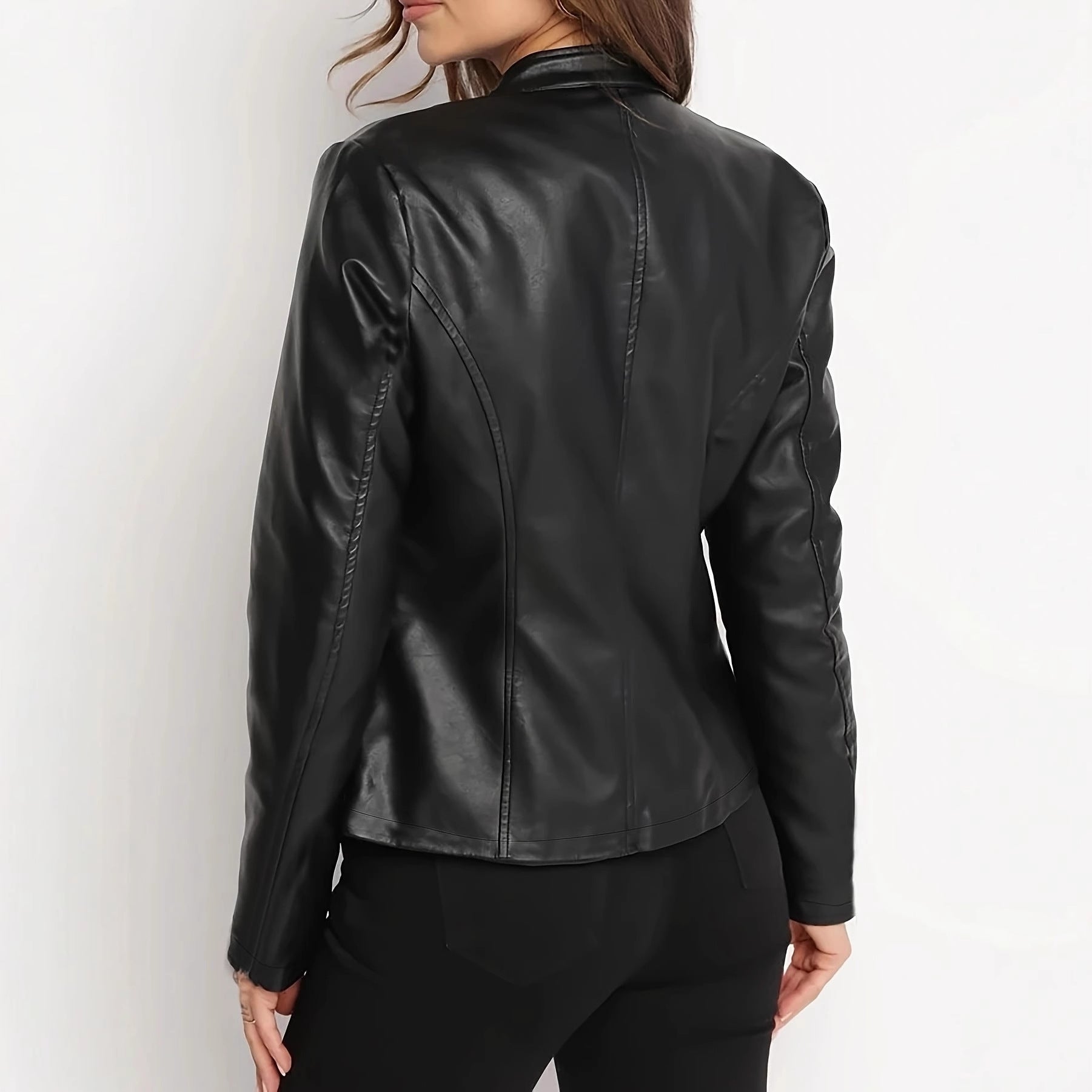 "Modische kurze, figurbetonte Damen-Lederjacke"