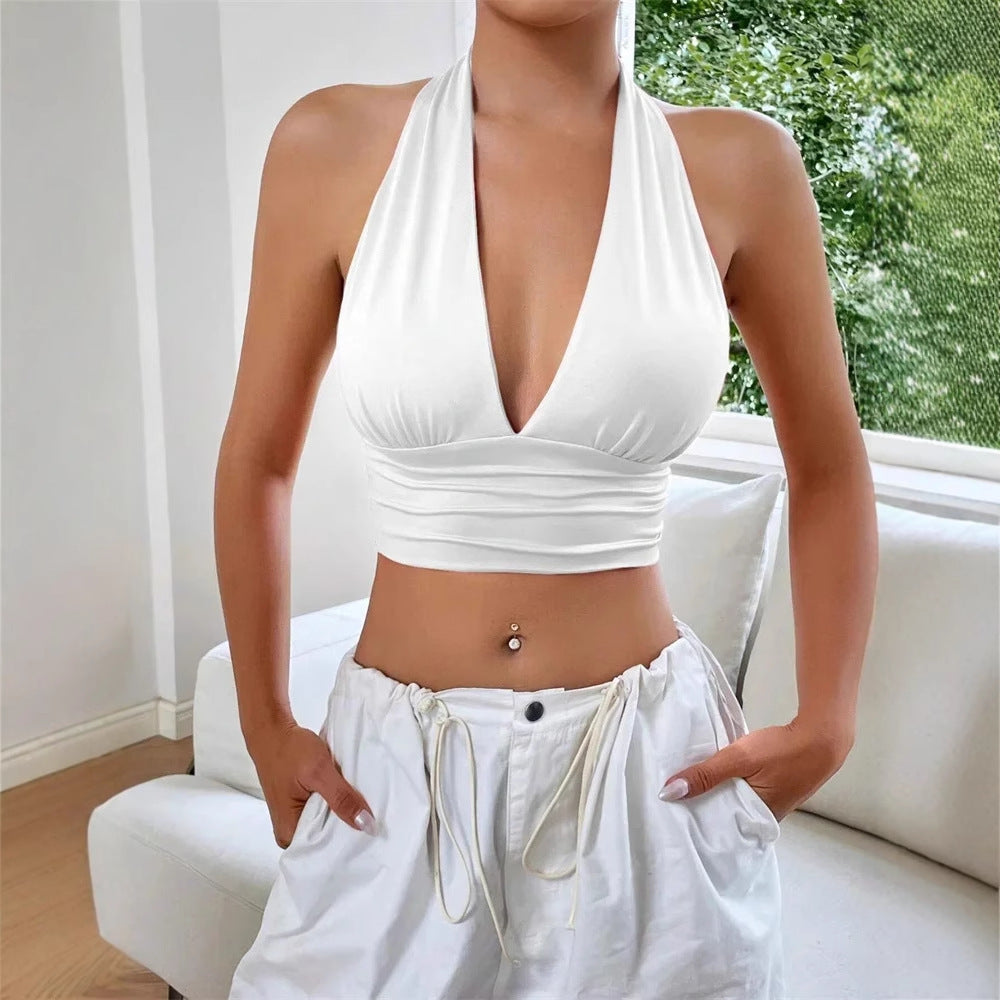 Haut féminin tendance d'été à dos ouvert et détails ajourés