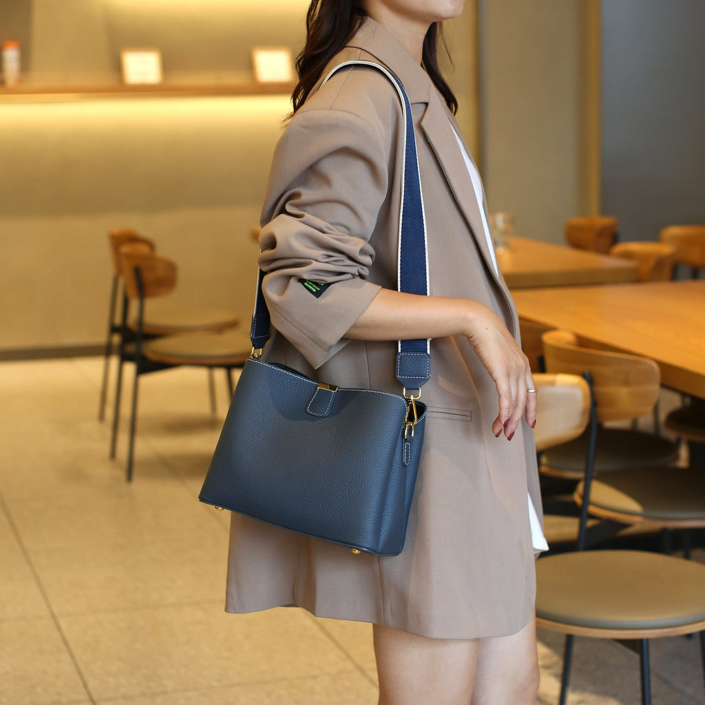Sac bandoulière spacieux en cuir véritable