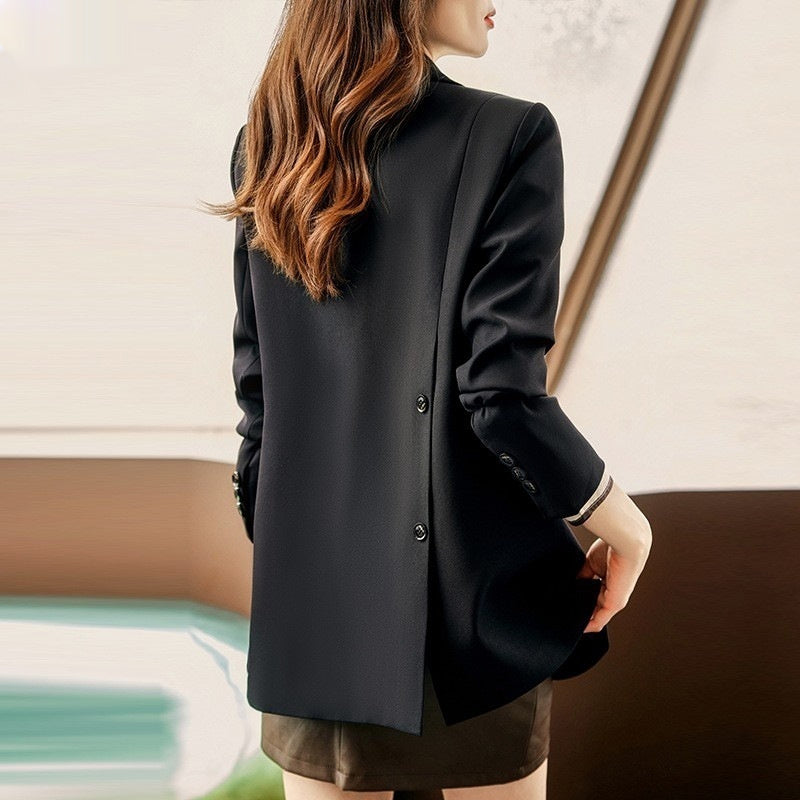 Veste de costume matelassée noire, vêtement d'affaires pour femme, modèle tendance (style influenceuse).