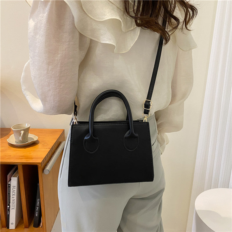 Petit sac carré pour femme, portable, de style vintage et décontracté à la mode.