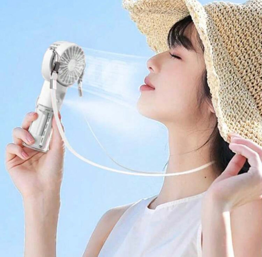 Mini Ventilatore Portatile 2-in-1: Freschezza e Idratazione Sempre con Te