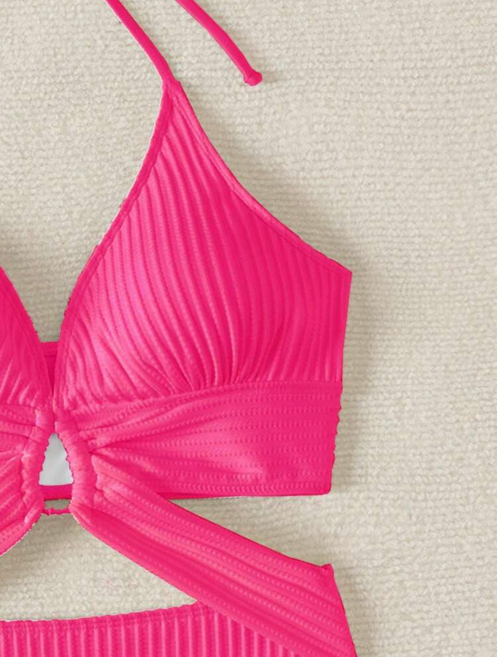Bikini a fascia con scollo a V profondo, con top corto sexy e schiena scoperta