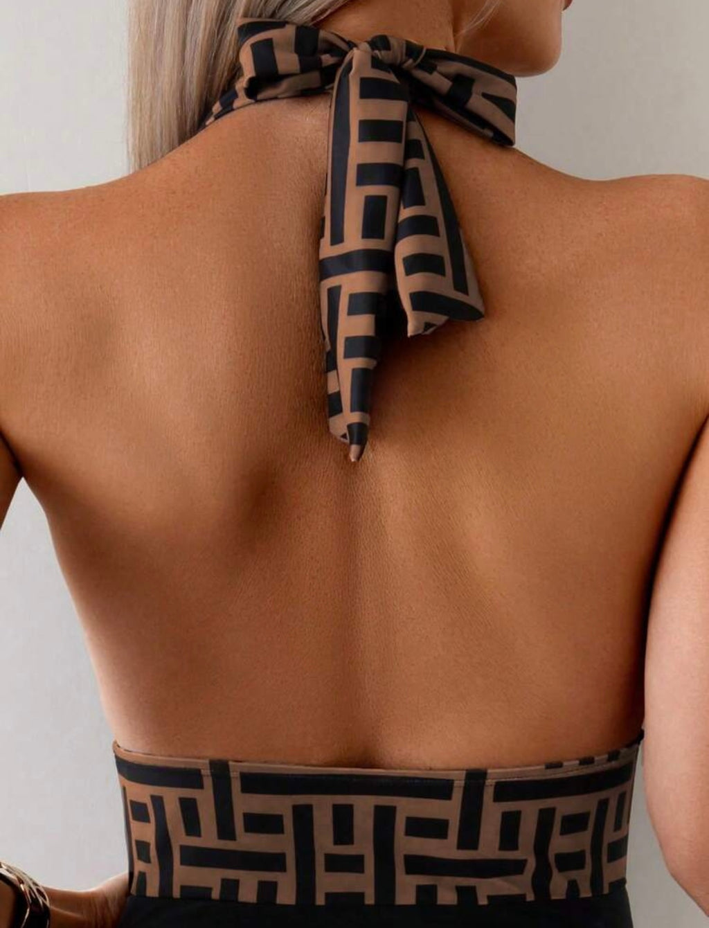 Costume da bagno intero da donna di lusso con stampa combinata, sexy scollo a V e allacciatura dietro al collo