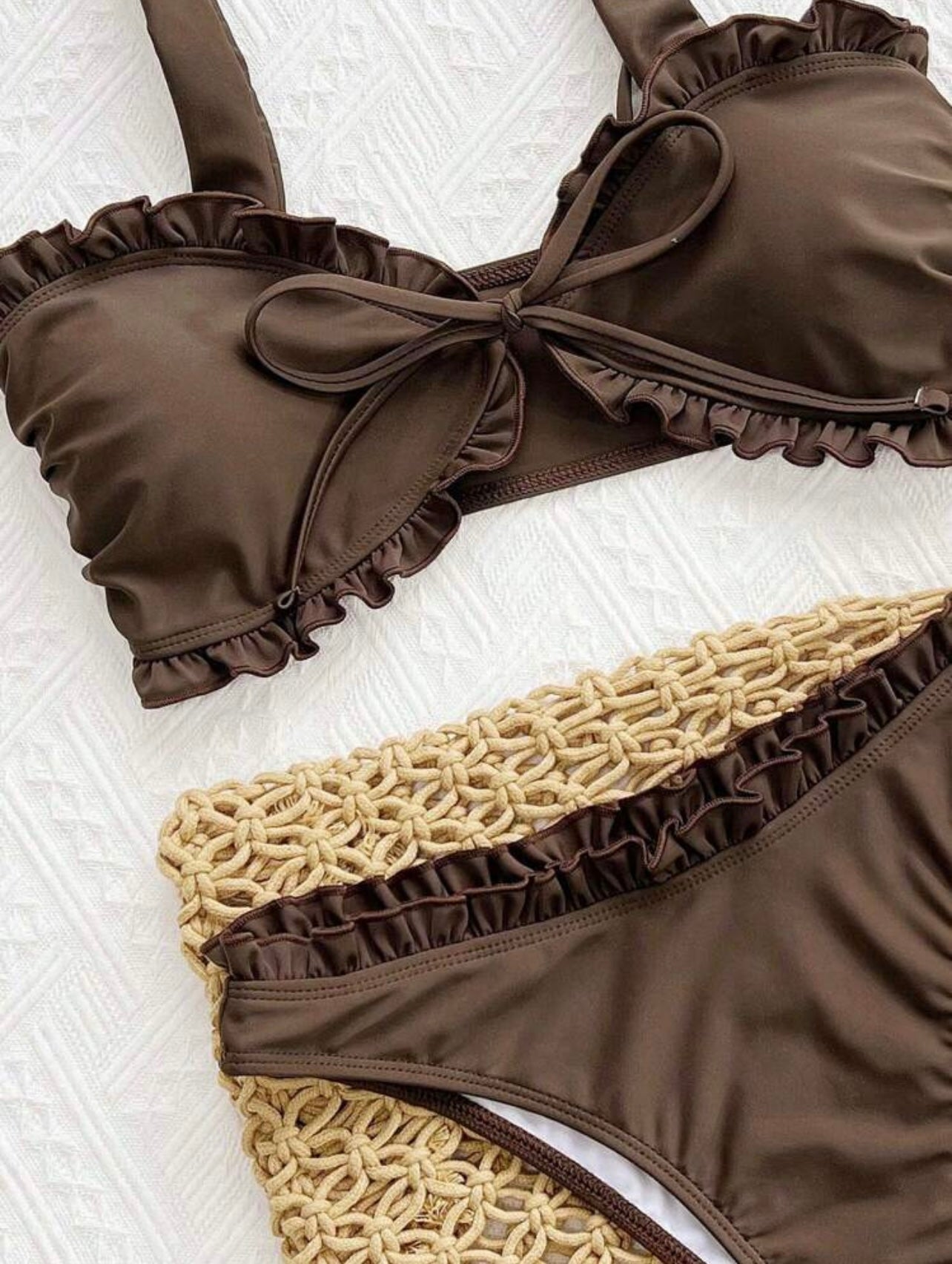 Set bikini estivo da donna volant frontale, lacci e cinturini spessi