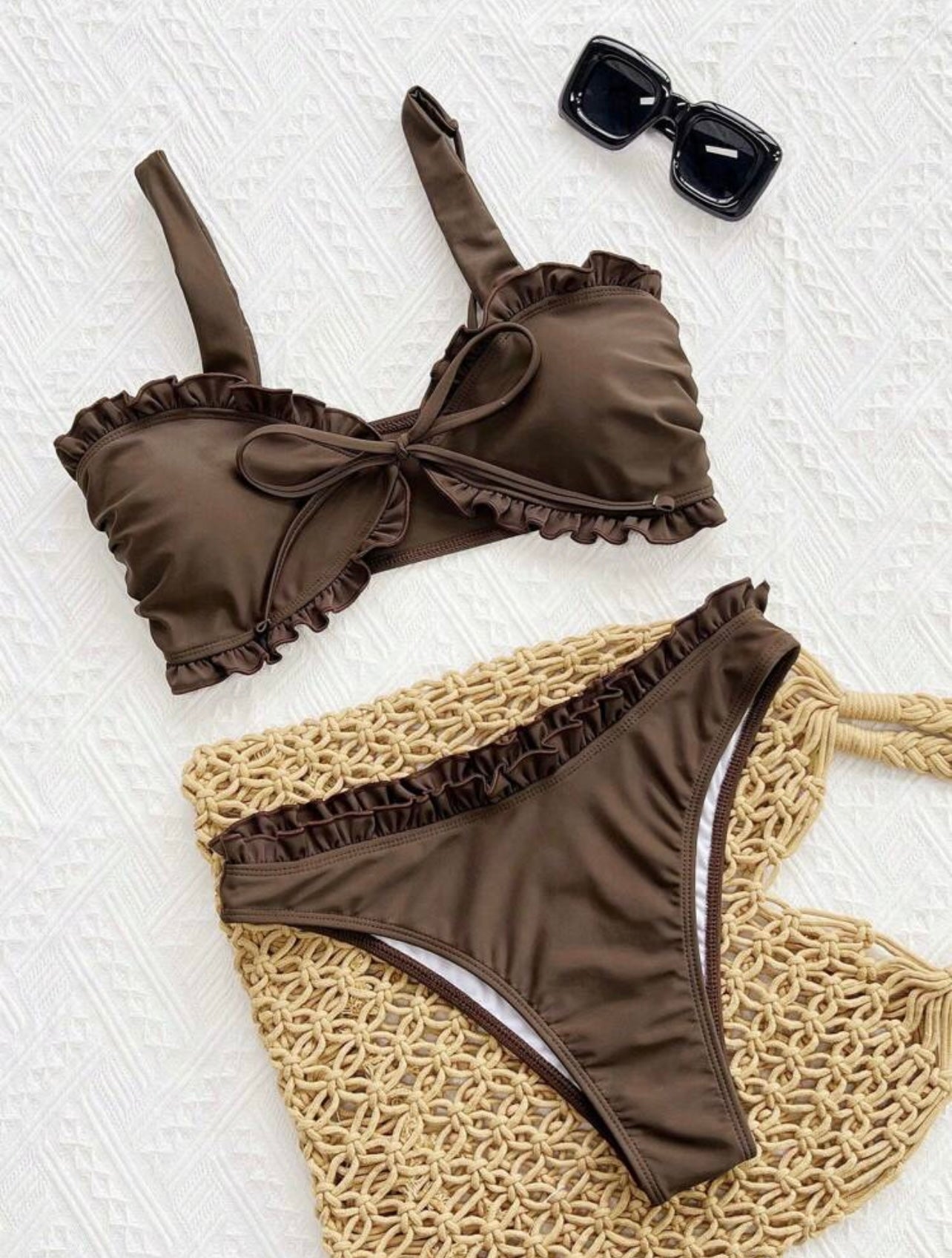 Set bikini estivo da donna volant frontale, lacci e cinturini spessi
