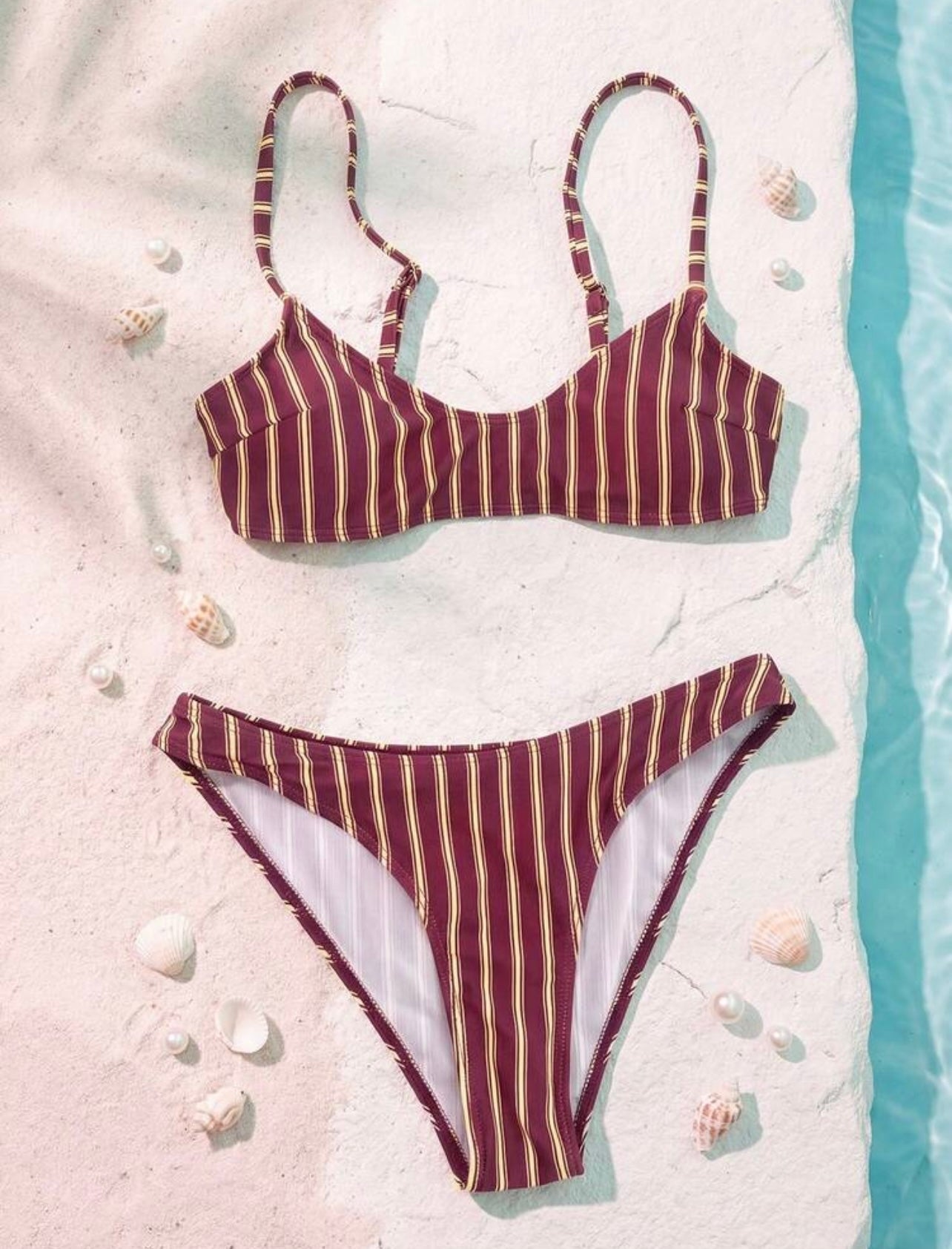 Elegante set di bikini da vacanza, con scollo a V e spalline regolabili