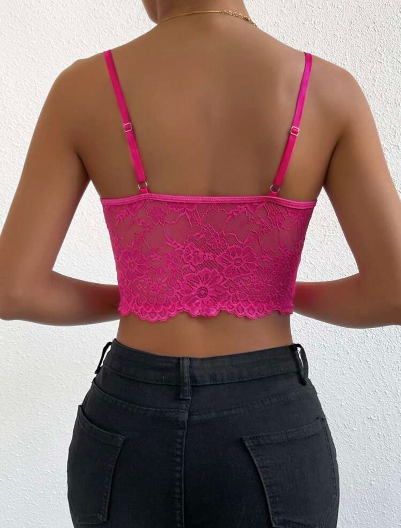 Top in pizzo con con ferretto e Spalline regolabili, ideale anche come sottogiacca
