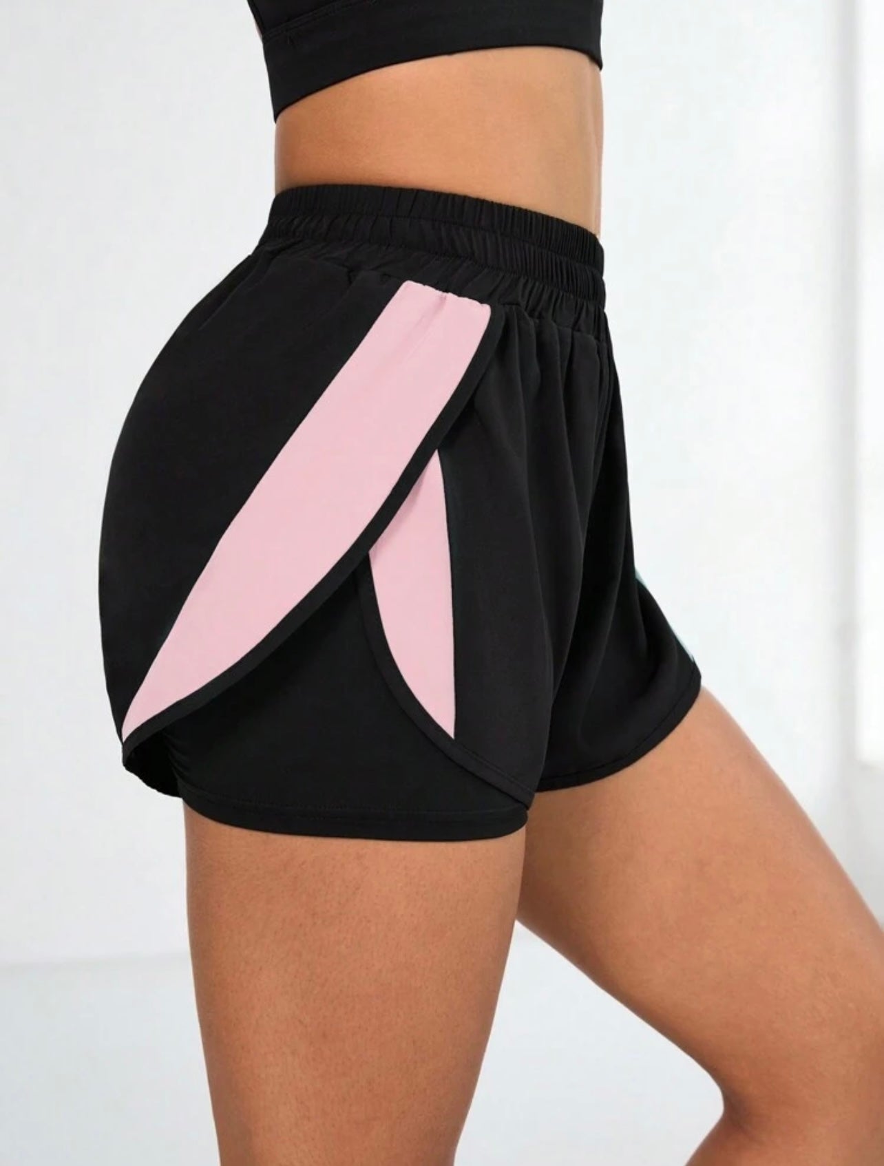 Pantaloncini sportivi  da donna con colore a contrasto e tasche