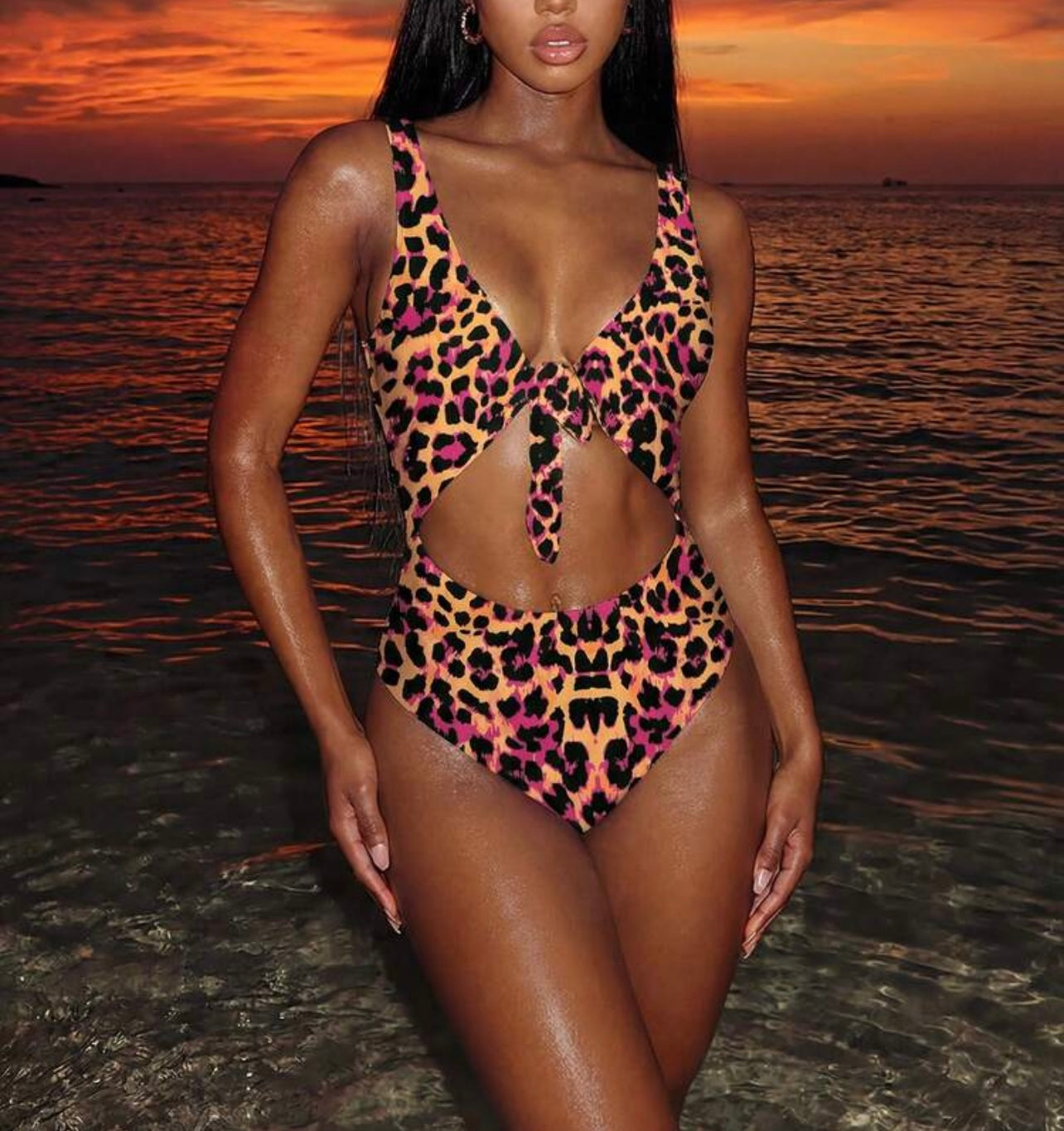 Nuovo costume da bagno intero aderente con stampa leopardata multicolore