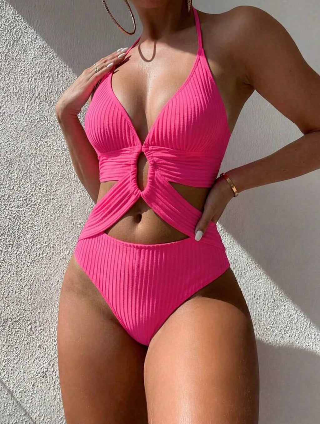 Bikini a fascia con scollo a V profondo, con top corto sexy e schiena scoperta