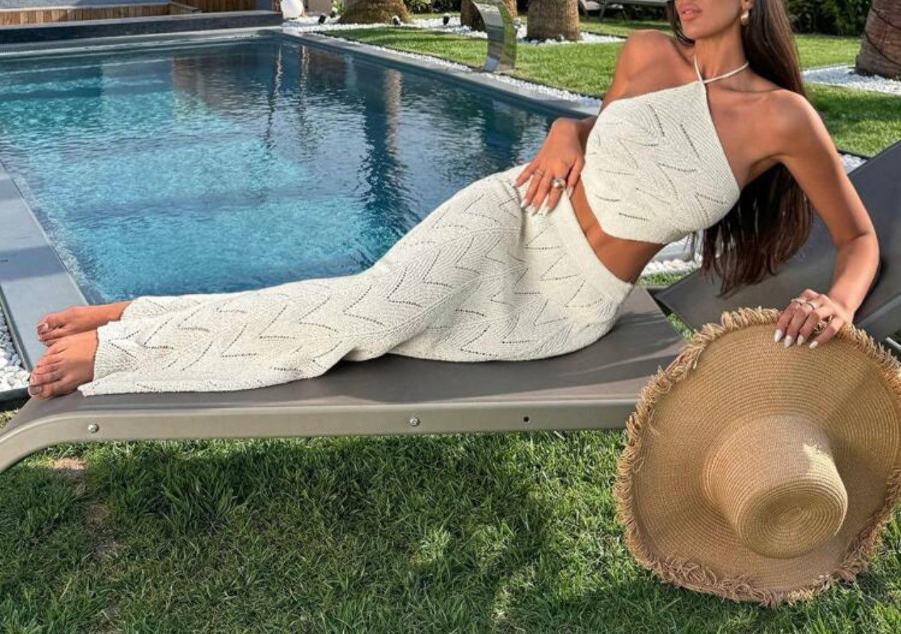 Set da 2 pezzi composto da una canotta traforato e una gonna, ideale per le vacanze estive in spiaggia