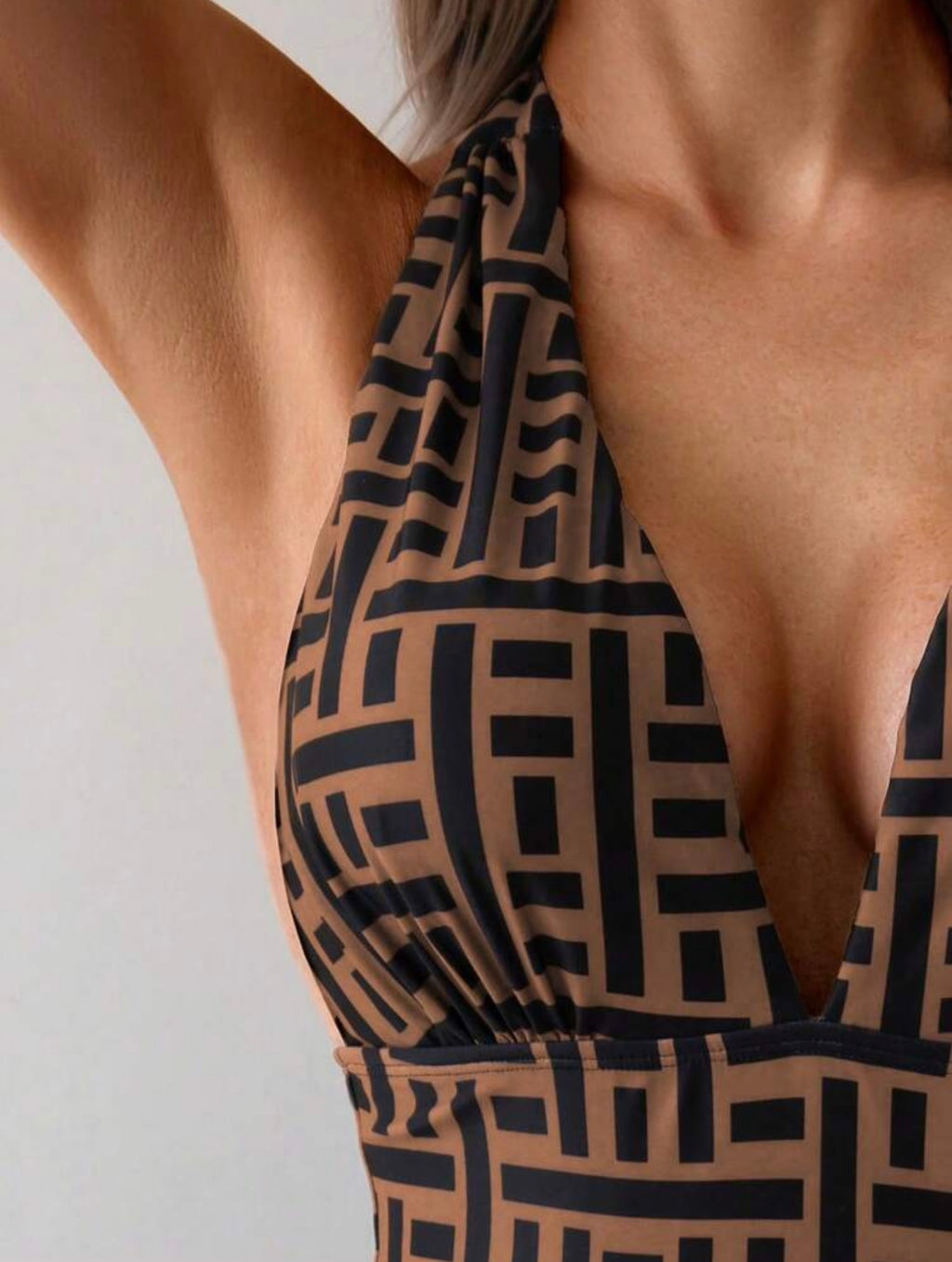 Costume da bagno intero da donna di lusso con stampa combinata, sexy scollo a V e allacciatura dietro al collo