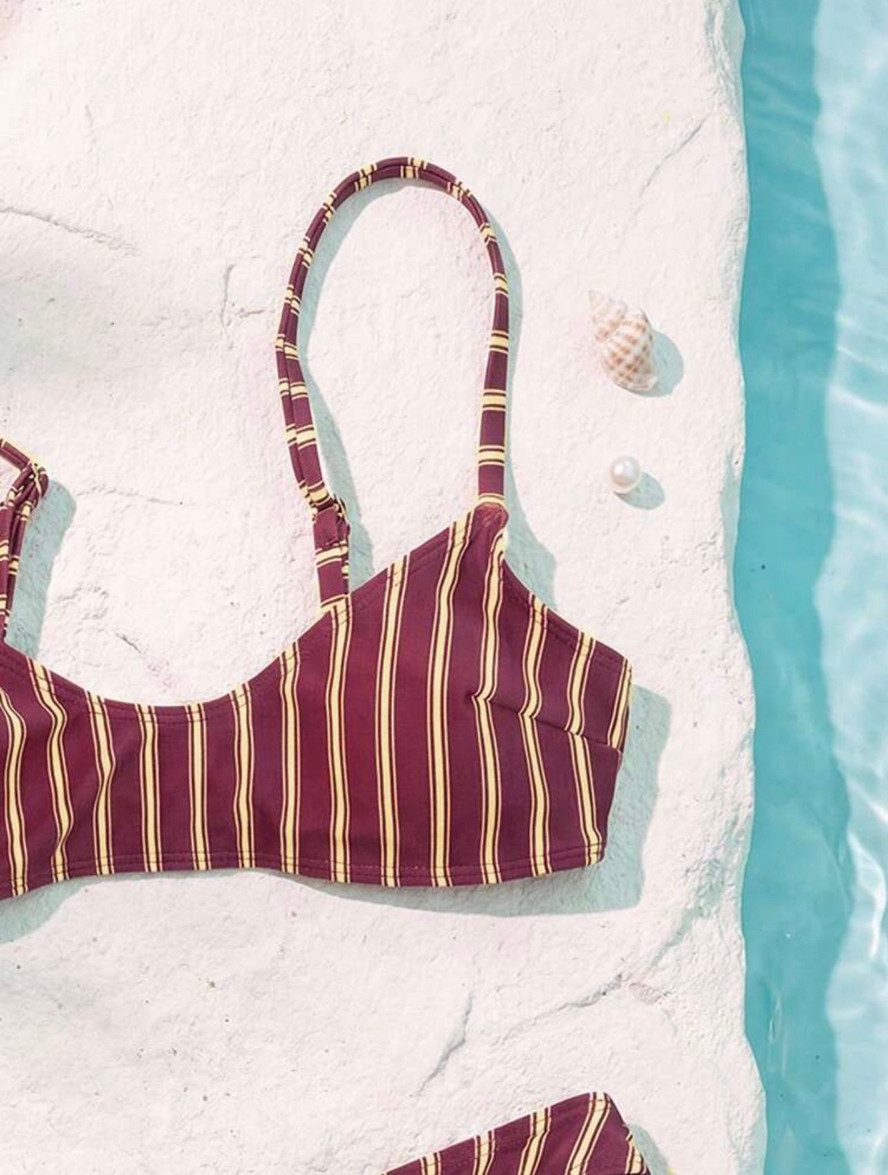 Elegante set di bikini da vacanza, con scollo a V e spalline regolabili