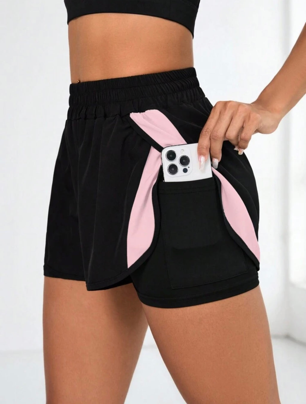 Pantaloncini sportivi  da donna con colore a contrasto e tasche