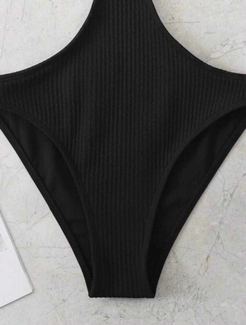 Costume intero con anello collegato