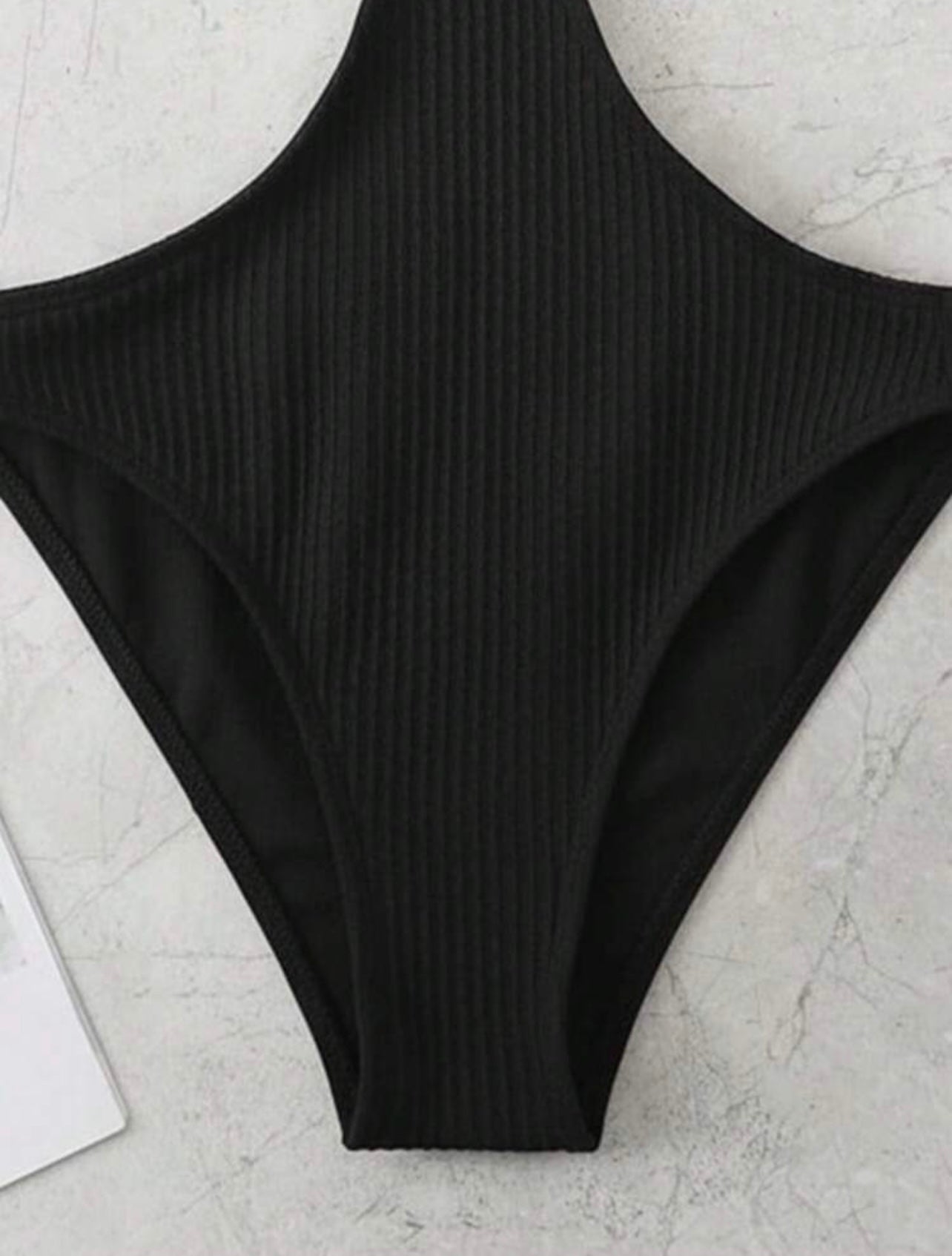 Costume intero con anello collegato