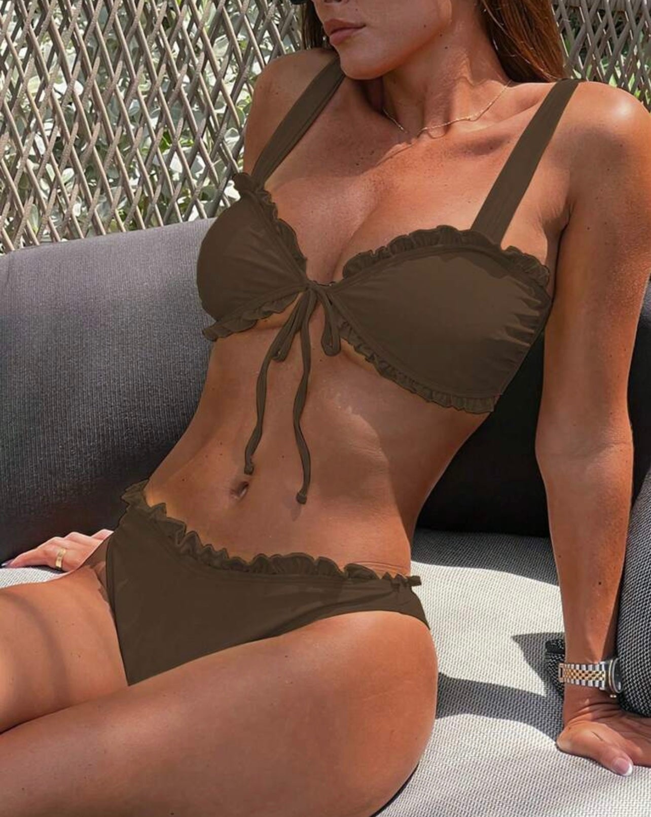 Set bikini estivo da donna volant frontale, lacci e cinturini spessi