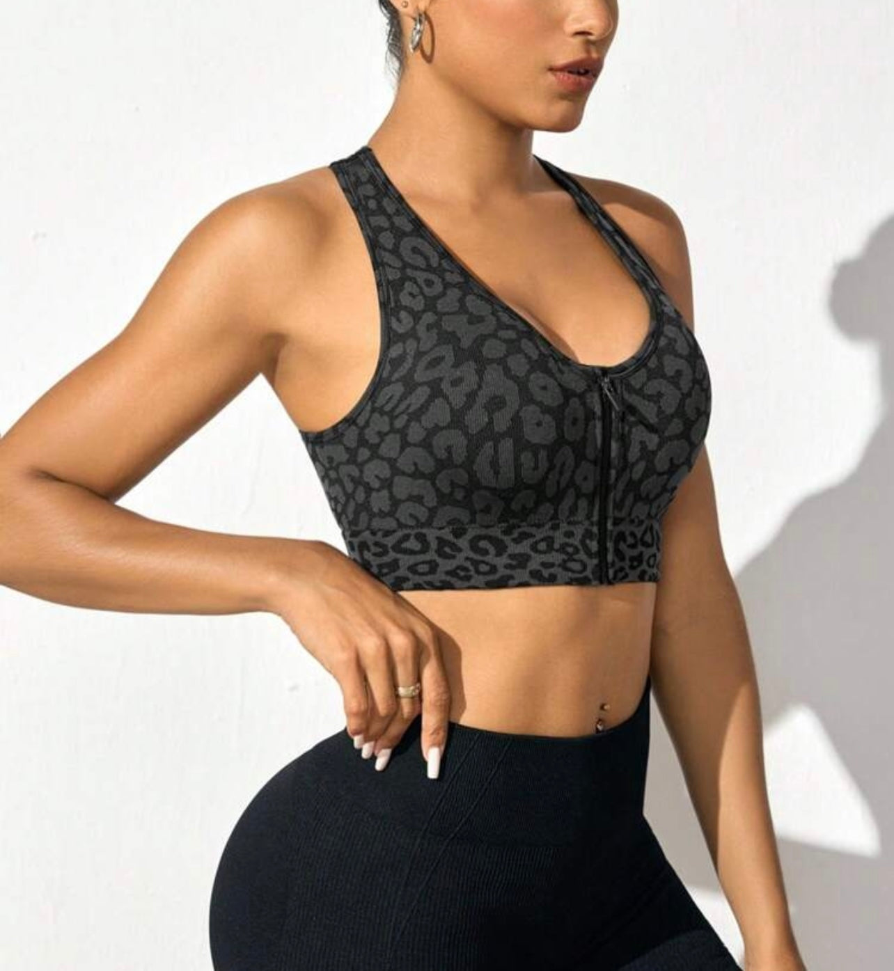 Reggiseno sportivo da donna con stampa leopardata e zip frontale