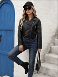 Giacca Biker in Ecopelle con Borchie e Cintura - Giubbotto Donna Crop Rock Chic