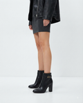 Damen-Stiefeletten Schwarz mit Blockabsatz und goldenem Riemen