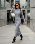 Robe longue fourreau gris chiné en maille côtelée à col roulé