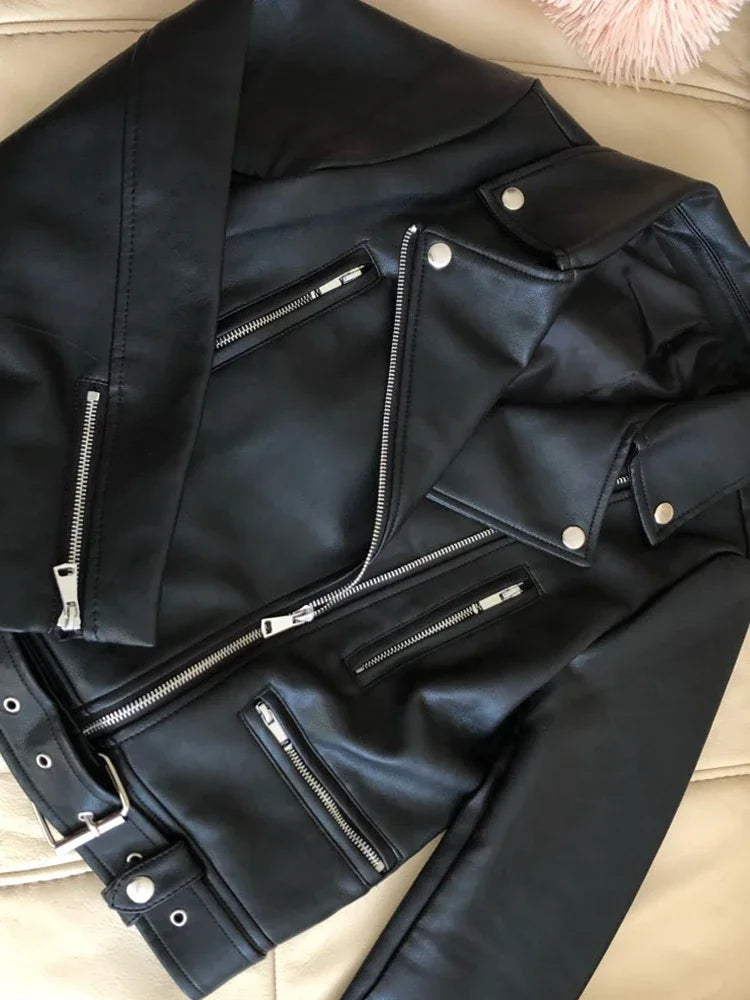 Giacca da donna in ecopelle nera stile Moto Biker – Collezione Primaverile con cintura e cerniera