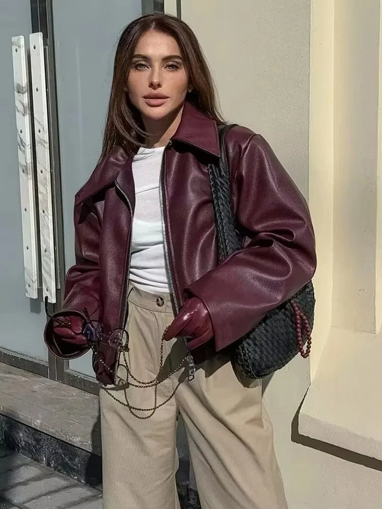 Blouson en similicuir bordeaux zippé avec col à revers
