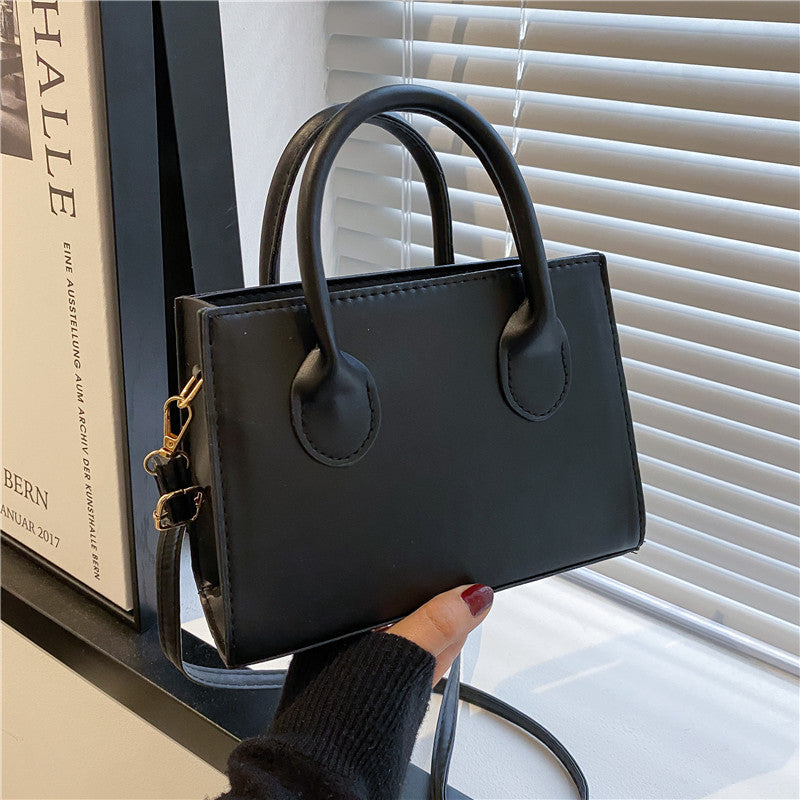 Petit sac carré pour femme, portable, de style vintage et décontracté à la mode.